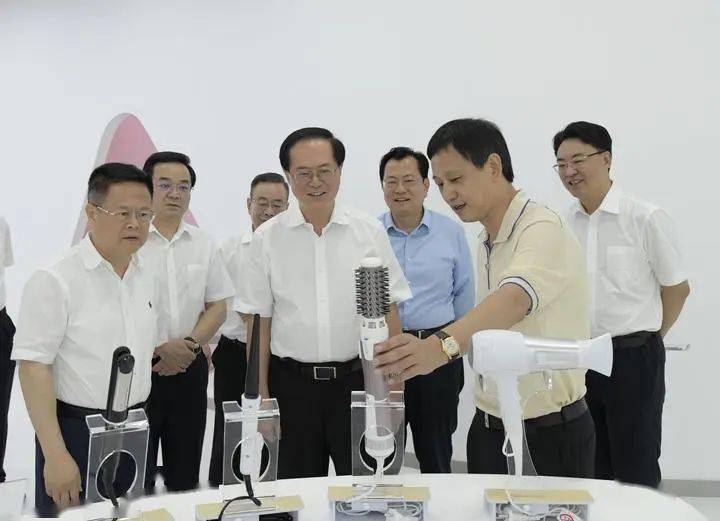 Provincial Party Secretary Che Jun visited our company in Ningbo for research and guidance, accompanied by Zheng Zhajie